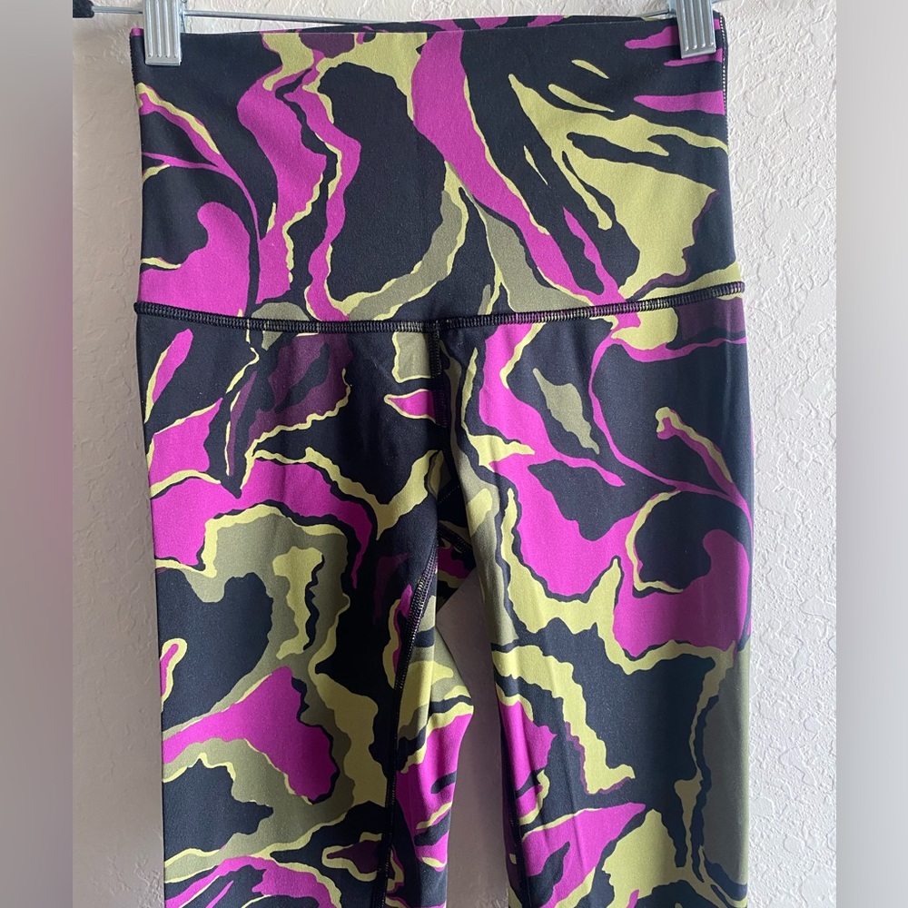 Lululemon Wunder Under Pant (Hi-Rise) in Boom Bloom Chartreuse Green Aurora ~ 4 - Picture 5 of 10